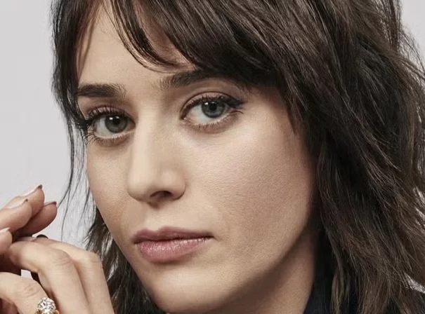 Lizzy Caplan